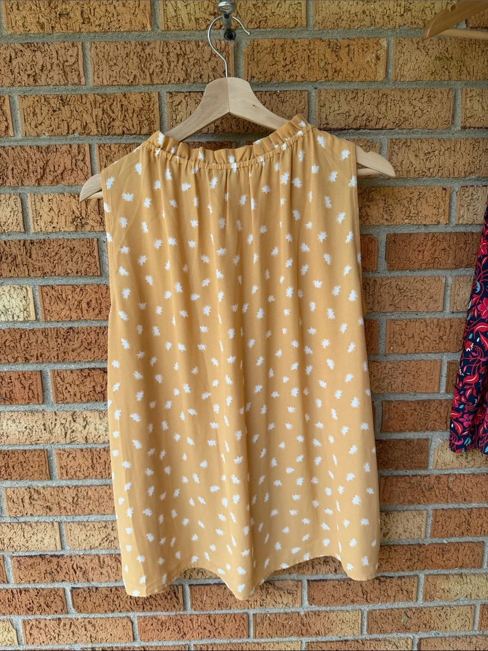 Ann Taylor and Loft Bundle (2) Sleeveless Women’s Large Floral - Picture 4 of 9